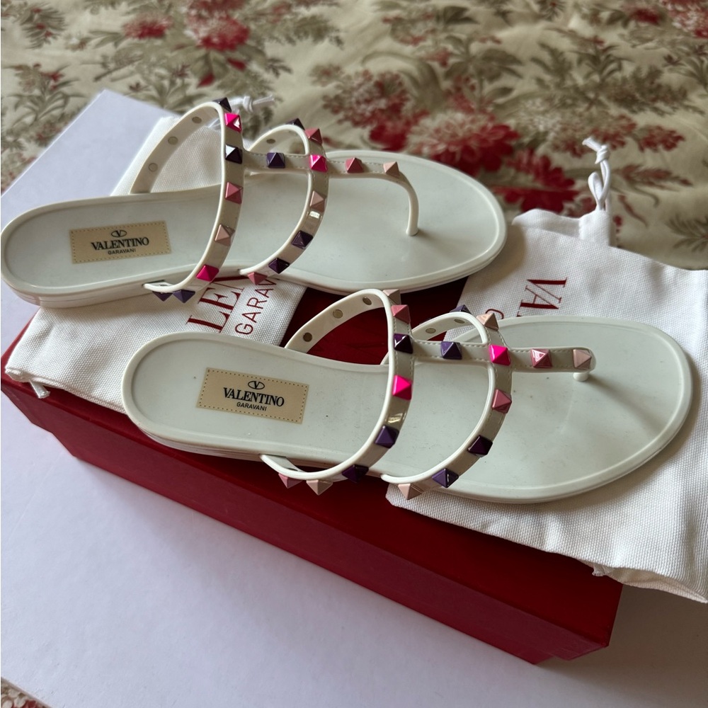 VALENTINO ROCKSTUD MULTICOLOR TONG FLATS